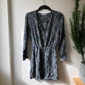 Sommarklänning Mango - Söt sommarklänning från Mango