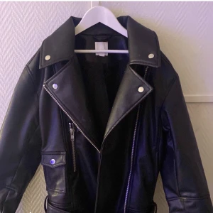 Skinnjacka - Köpte på H&M, säljer för 200+ frakt