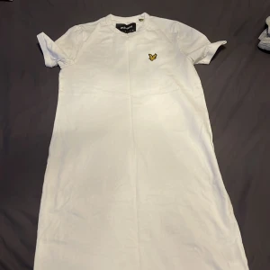 Klänning  - En fin klänning till sommaren som passar till alla tillfällen 