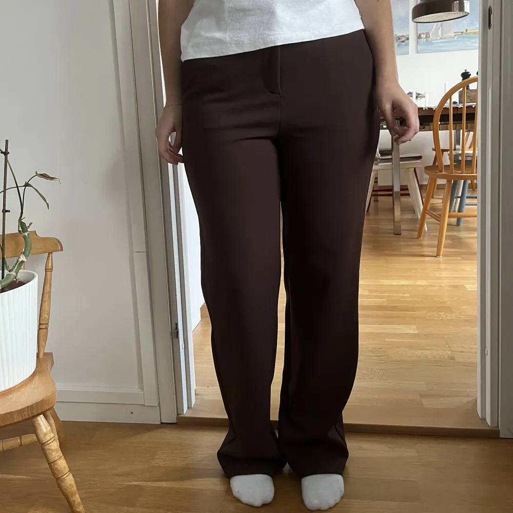 Använda fåtal gånger! Modellen VMZAMIRA från Vero Moda! Är 164cm. Farkut & Housut.