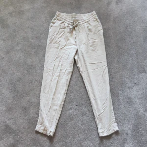 Linnebyxor  - Super söta, säljer för att de är för små för mig och jag behöver pengar 😃❤️