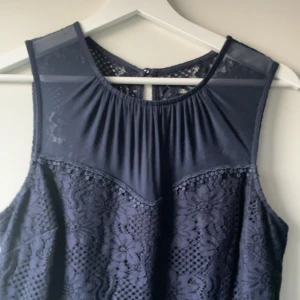 Klänning i storlek 38 - Storlek 38 Dorothy Perkins