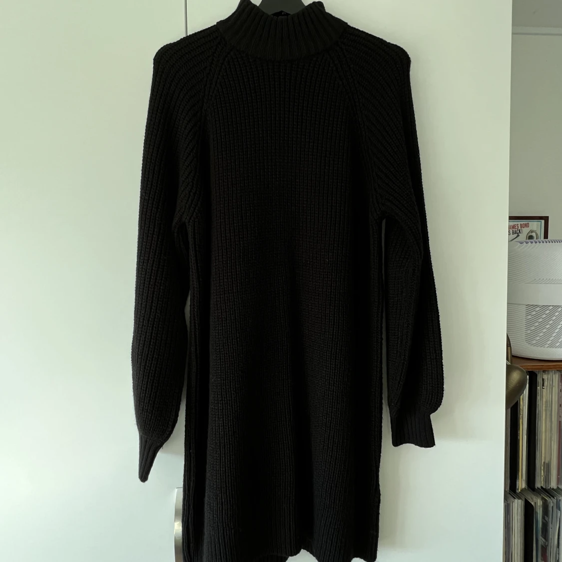 Oanvänd svart stickad klänning - 90