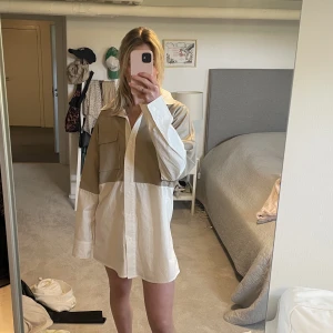 Skjorta, Bianca kollektion med Nelly - Säljer denna supersnygga skjorta från Biancas kollektion med Nelly.com🤍 Kan användas både med och utan byxor, snyggt till båda vardags och fest! Stl 34, Säljer för 200kr exkl frakt