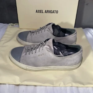 Arigatos skor  - Jättefina arigatos som är i finskick, säljer pga köpte ett par andra skor så behöver inte dom mer! För funderingar är det bara o skriv🤗