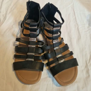 Sandaler - Sandaler i fint skick, endast använda 2 gånger!