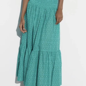 Långkjol från zara - Säljer då den va för lång, har en liten defekt där bak, kan skicka närmare bild om ni undrar över nått!❤️