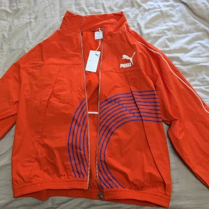 Puma jacka (Jubileums jacka 75år Track Meet Men's T7 Track Jacket - En Puma jubileums jacka, firar pumas 75års jubileum.