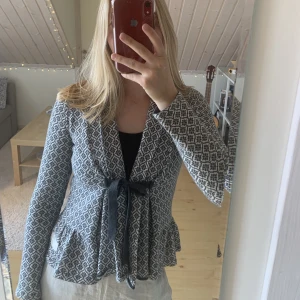 Odd Molly kofta - En odd Molly kofta i perfekt skick. Inga defekter eller slitningar! Passar till både XS och S och den är självklart äkta. 