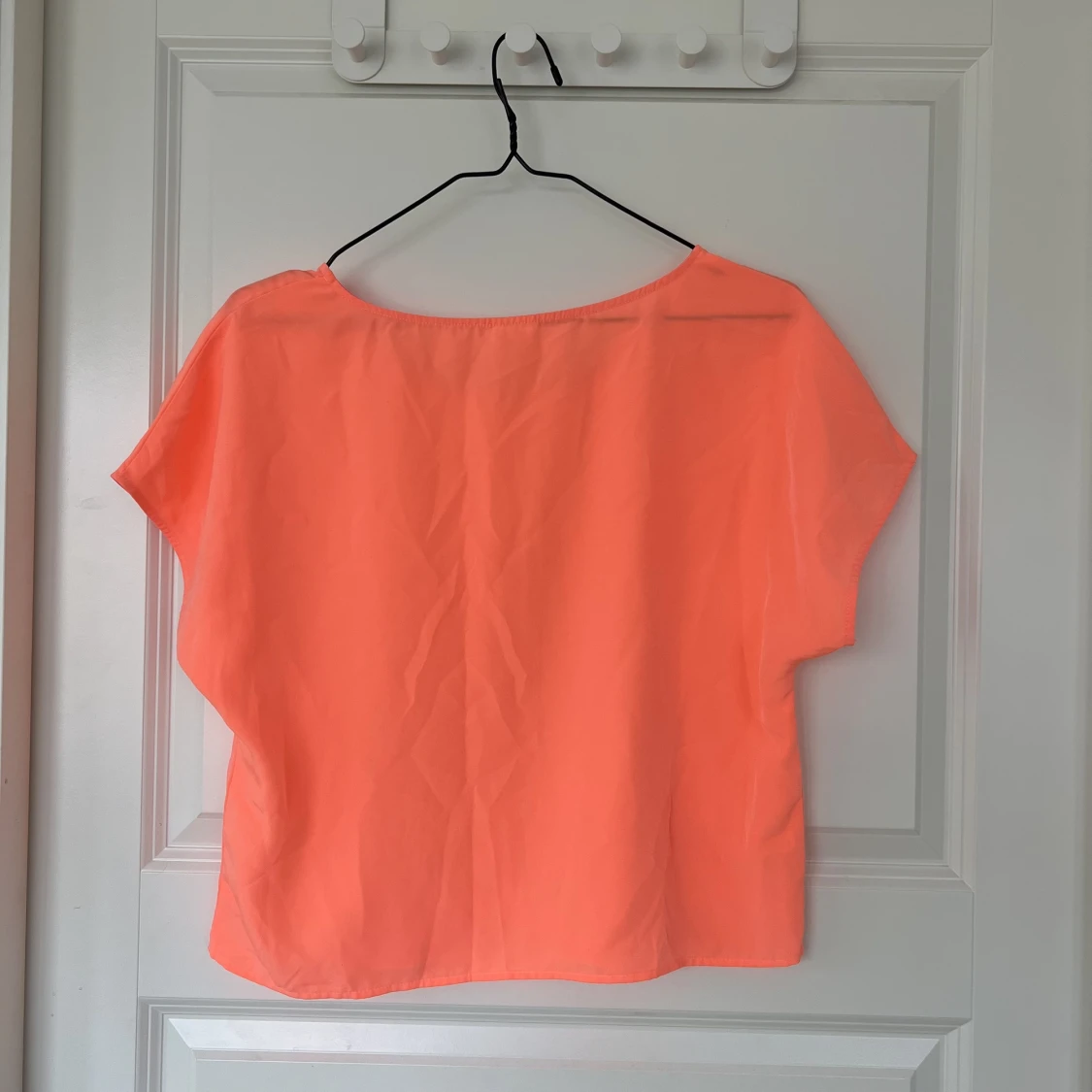 Topp neon MONKI - 90