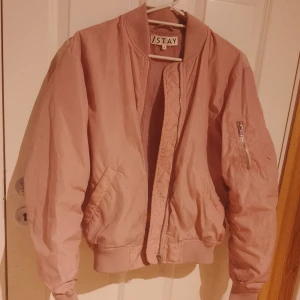 Rosa bomberjacka  - Säljer denna då jag inte använder den. Är i bra skick 💞