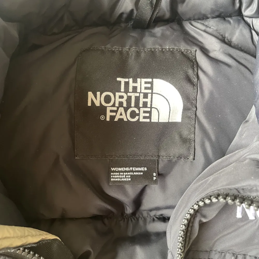 Super fin north face jacka köpt för två år sedan! Säljer då jag har massa andra jackor🌸. Jackor.