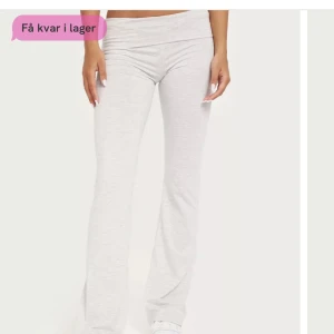 Nelly byxor - Superfina byxor ifrån Nelly med nedvikbar kant, prislapp kvar. Säljer då dom är för stora 