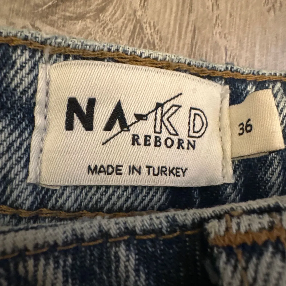 Jeans från NA-KD. Använd, men utan anmärkning.  Storlek: 36 Material: Jeans. Jeans & Byxor.