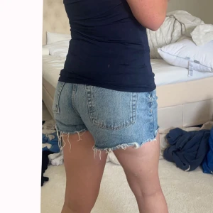Shorts från zara  - Säljer mina älskade jeansshorts som tyvärr har blivit lite för små från zara, sitter jättefint på och är inte för korta!
