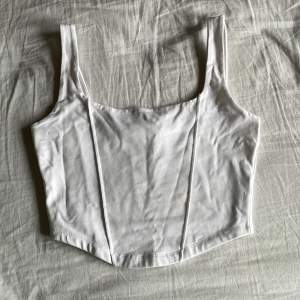 Fint vitt linne, har använts några få gånger så det är bra skick!🫶🏼