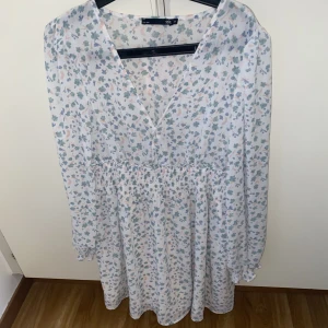 Klänning!  - Endast testad hemma! Strl M.  