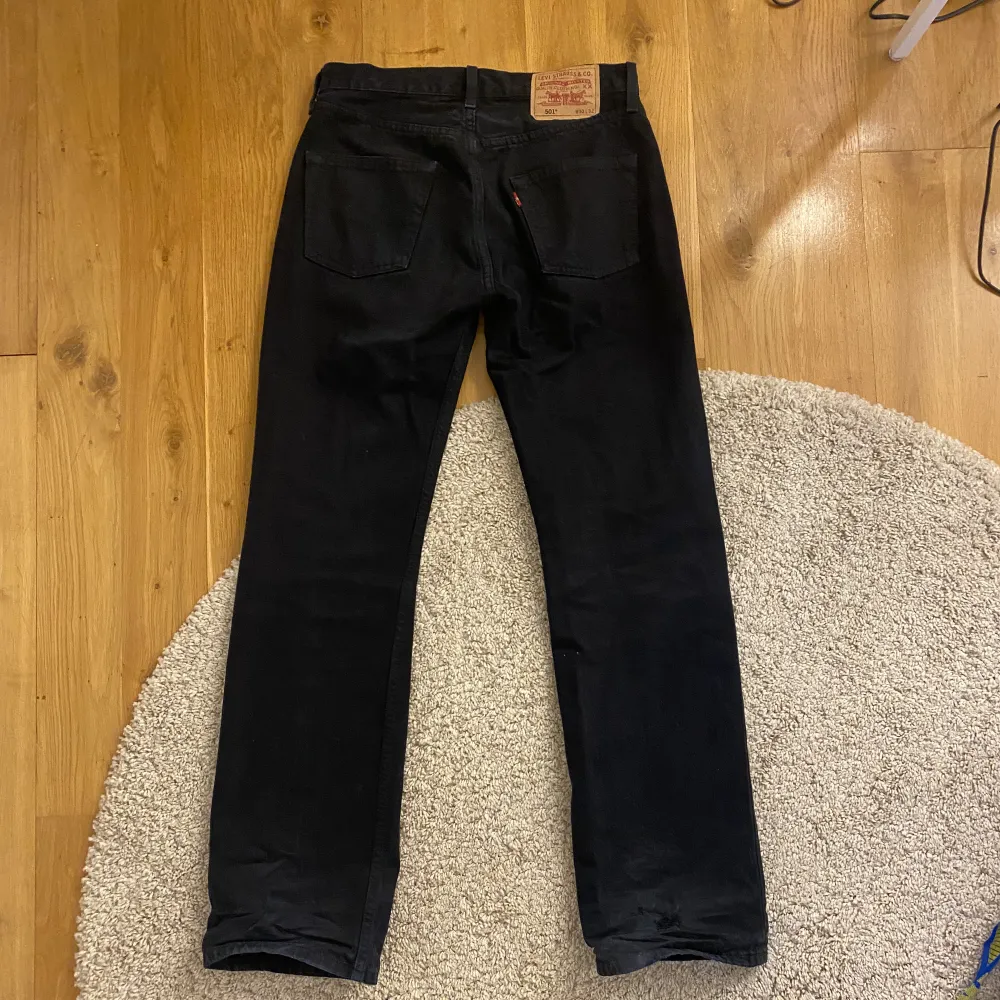 ett par skitsnygga levis jeans som sitter baggy och lågmidjat! dom är i modellen 501❤️‍🔥❤️‍🔥. Jeans & Byxor.