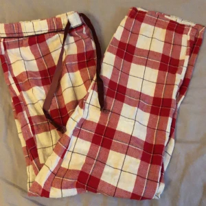 Pyjamasbyxor  - Ett par pyamasbyxor i bra skick  rutiga 