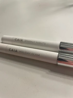 Caia eyeshadow pencil - Säljer då jag har två av varje aldrig andvända den ena är jätte fin som Higlither ⚠️Klicka inte på köp nu⚠️