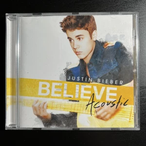 Justin bieber cd Believe acoustic - Fint/bra skick, spelad några gånger så inga fel på skivan eller så. Fungerar som den ska!