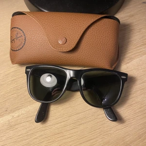 Rayban wayfarer - Ett par snygga rayban wayferer, en klassisk modell i en klassisk färg