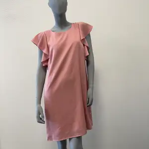 Fin klänning i rosa färg  Storlek L I kanon skick  Märke Dry Lake 