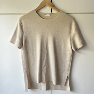 Stickade topp från Filippa K! - Stickad topp fårn Filippa K! Storlek S, 200kr❤️ köparen står för frakt📬