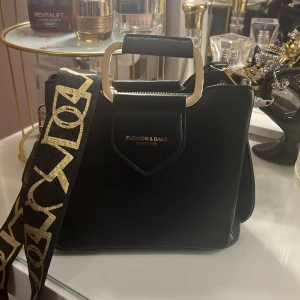 En liten väska  - 100kr ett nytt skick