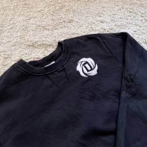 Adidascrewneck - Svart adidaströja i storlek M.