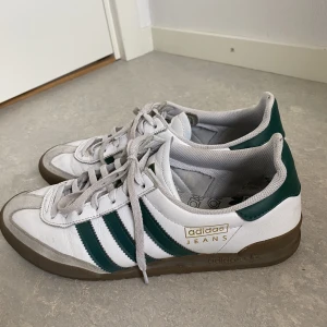 Adidas samba - Vita adidas skor. Ganska använda därav priset🌟