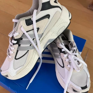 Nya Adidas - Säljer dessa sprillans nya Adidas Response CL!