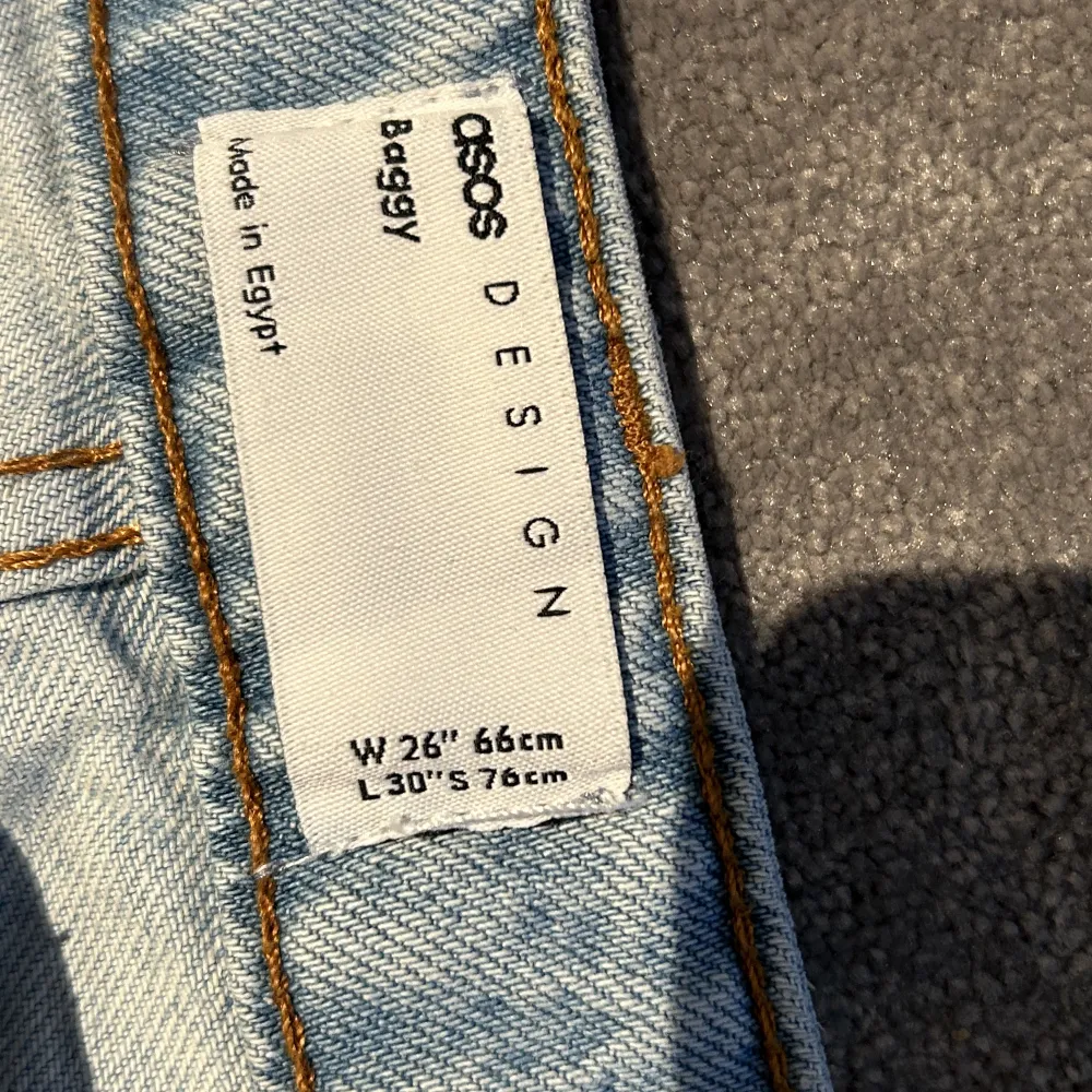 Tja, säljer nu mina jeans från ASOS. Byxorna är i bra skick (8/10) . Nypris 800kr, säljer dom för  100kr. Jeans & Byxor.