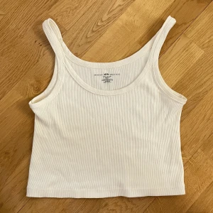 Linne brandy Melville  - Jättegulligt linne från brandy Melville som endast är använd ca 2-3 ggr, onesize men passar xs-s🤍🤍