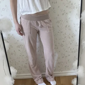 Juicy byxor  - Säljer dessa jättesköna Juicy Couture byxorna. Storlek S. Pris kan diskuteras💗💗