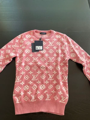 Louis vuttion tröja  - Aldrig använd prislappen finns kvar storlek S