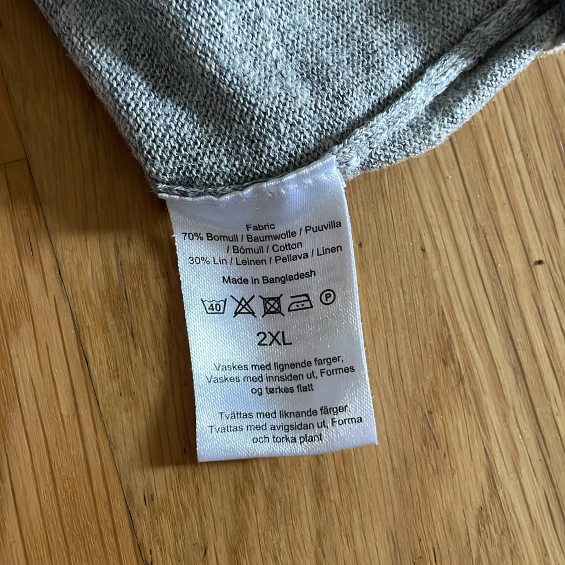 Grå tröja till salu - 91