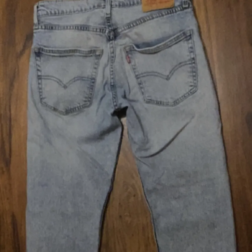 Säljes dessa Levis 502 Jeans eftersom storleken inte passar mig, hör gärna av dig vid intresse!🌟. Jeans & Byxor.
