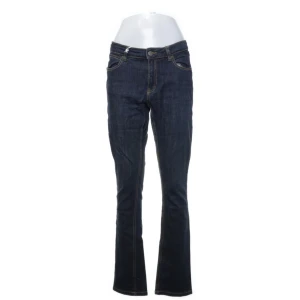 Jeans - Ett par mörkblå jeans i storlek 40☺️