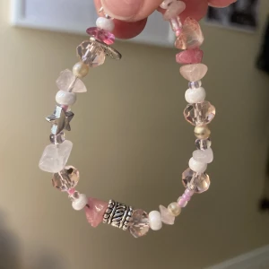 Armband  - Rosa pärlarmband med riktig rosenkvarts och sötvattenspärlor 