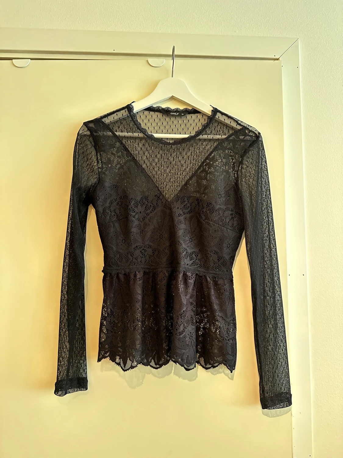 Svart spets blus - 90