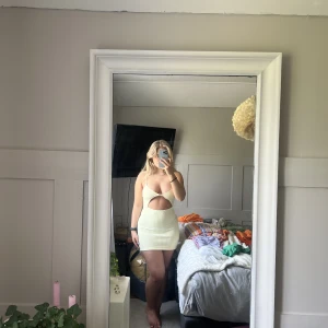 Klänning  - I storlek xs från pull and bear , säljer då börjar bli för liten samt använder inte. Hör av er vid frågor 💕