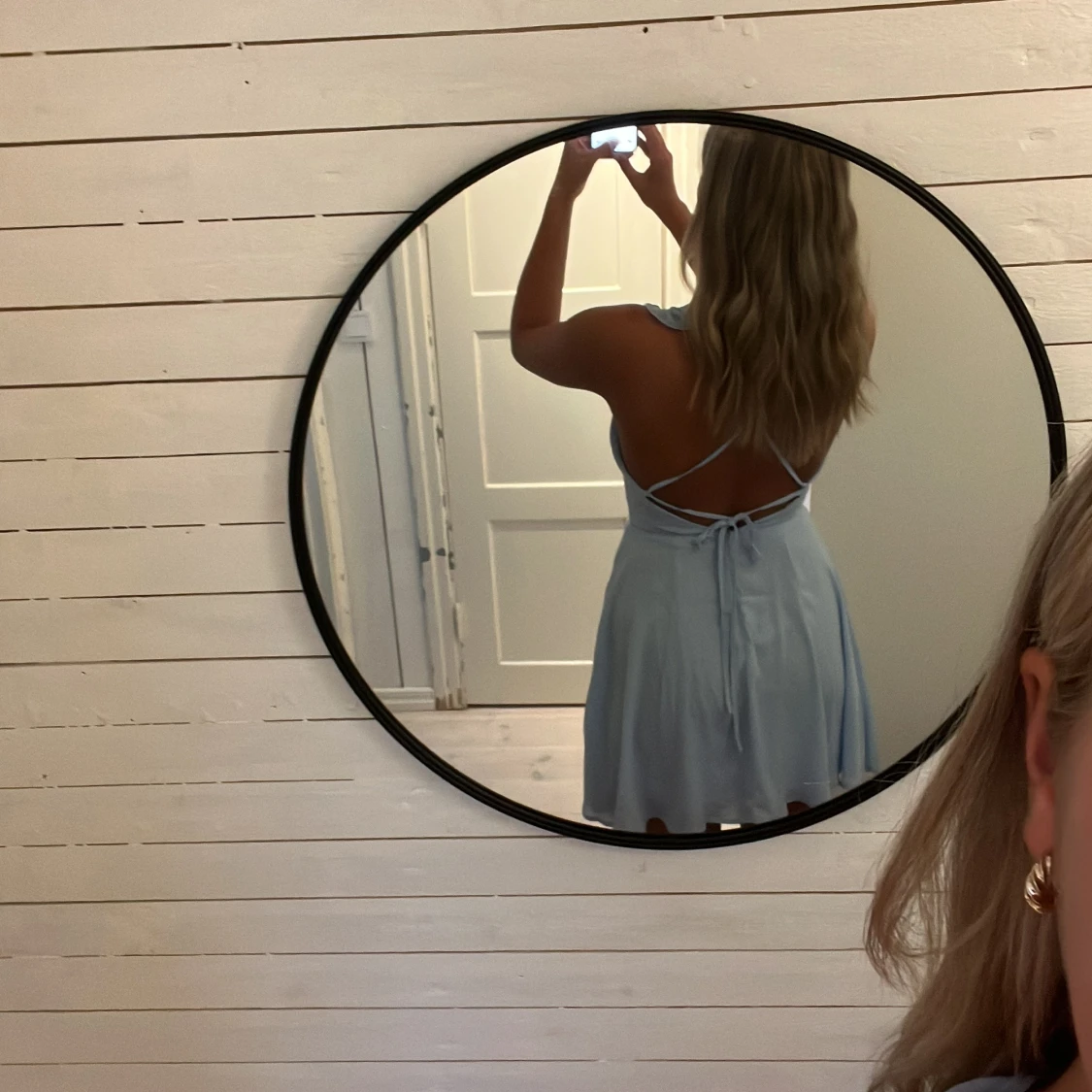 Klänning med öppen rygg - 91