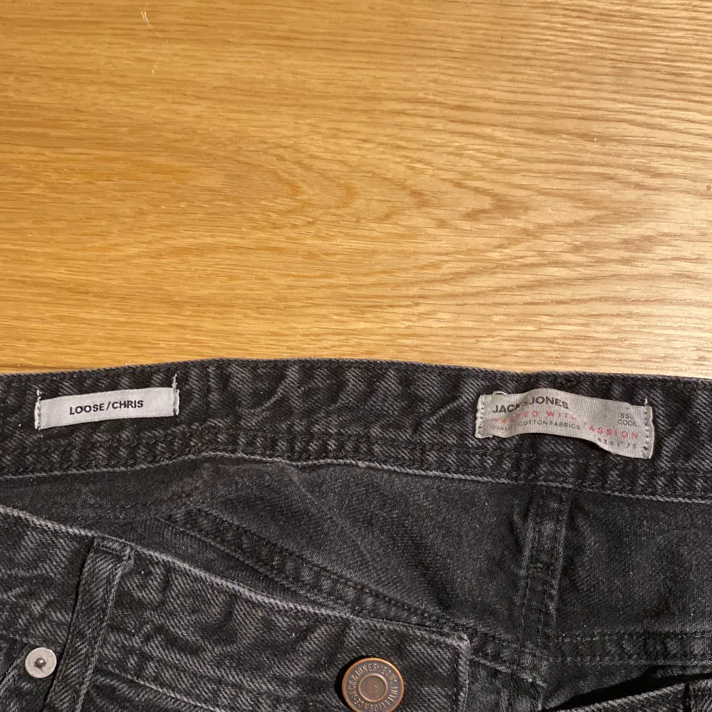 Ett par jeans från Jack&Jones i storlek W34 L32 Bra skick men använda.  har suttit på mig 179cm @80kg. Jeans & Byxor.
