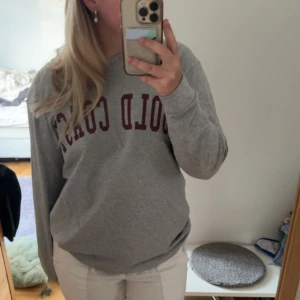 Långarmad  - Fin långarmad tröja med tryck över bröstet, strl S