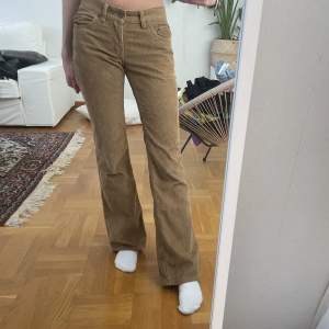 Ljusbruna jeans från H&M (inte nya utan från ”gamla” H&M) 💞 