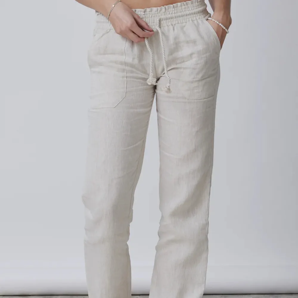 Linnebyxor från Skagen Clothing, råkade beställa fel storlek och säljer därför eftersom att det är krångligt att returnera🥰Inte provade,  Storlek XS, köparen står för frakt . Jeans & Byxor.