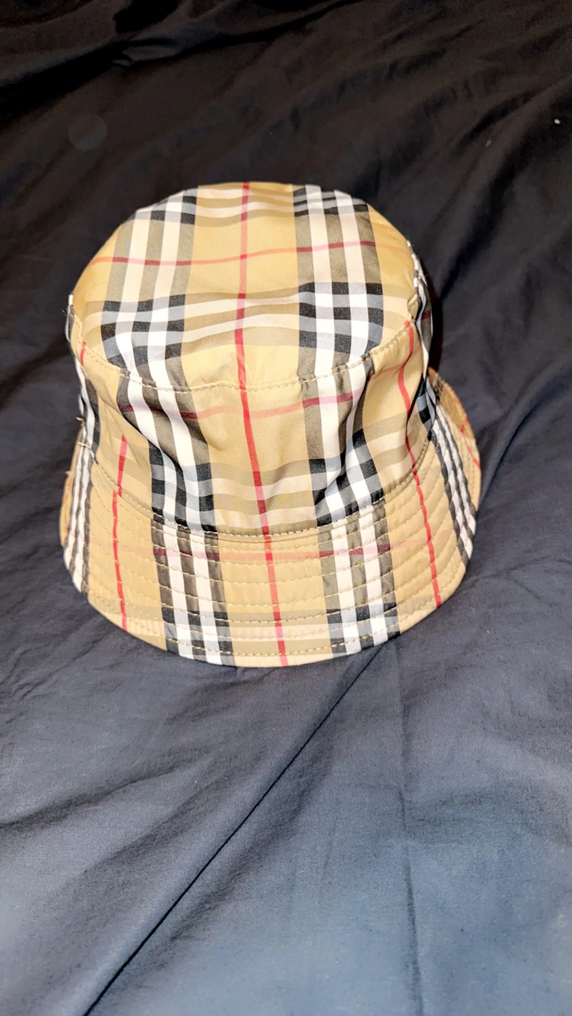 Burberry bucket hat 