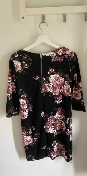 Klänning - Jättefin klänning i storlek S, fint skick och är i princip oanvänd!