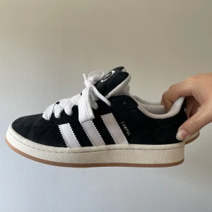 Campus 00 - INTRESSEKOLL!!  Endast använda 2ggr, ej helt säker på att jag vill sälja än. Storlek 38 2/3, så fina och sköna. 